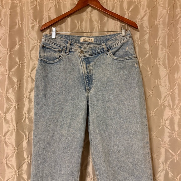 Abercrombie 90s Straight Ultra High Rise Jeans Criss Cross Waist Light Blue A&F - Picture 4 of 15